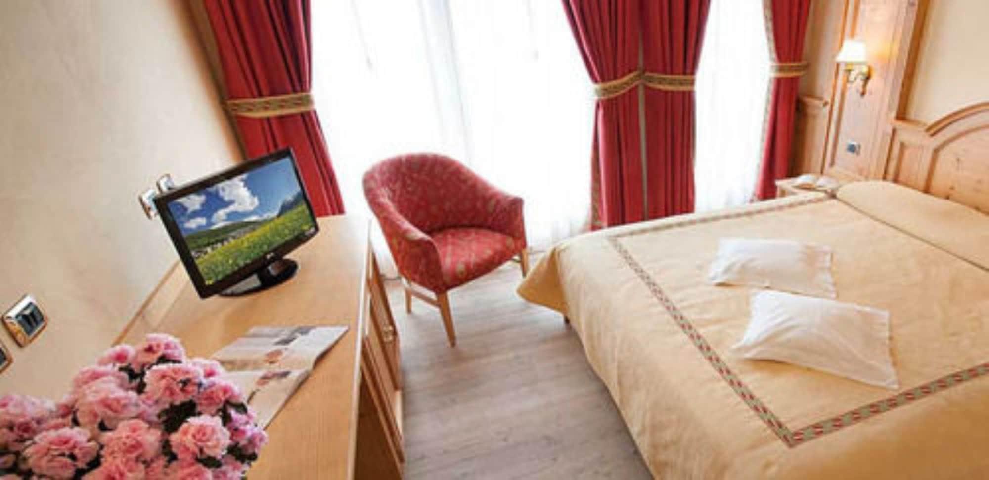 Hotel Valtellina Livigno Exterior photo